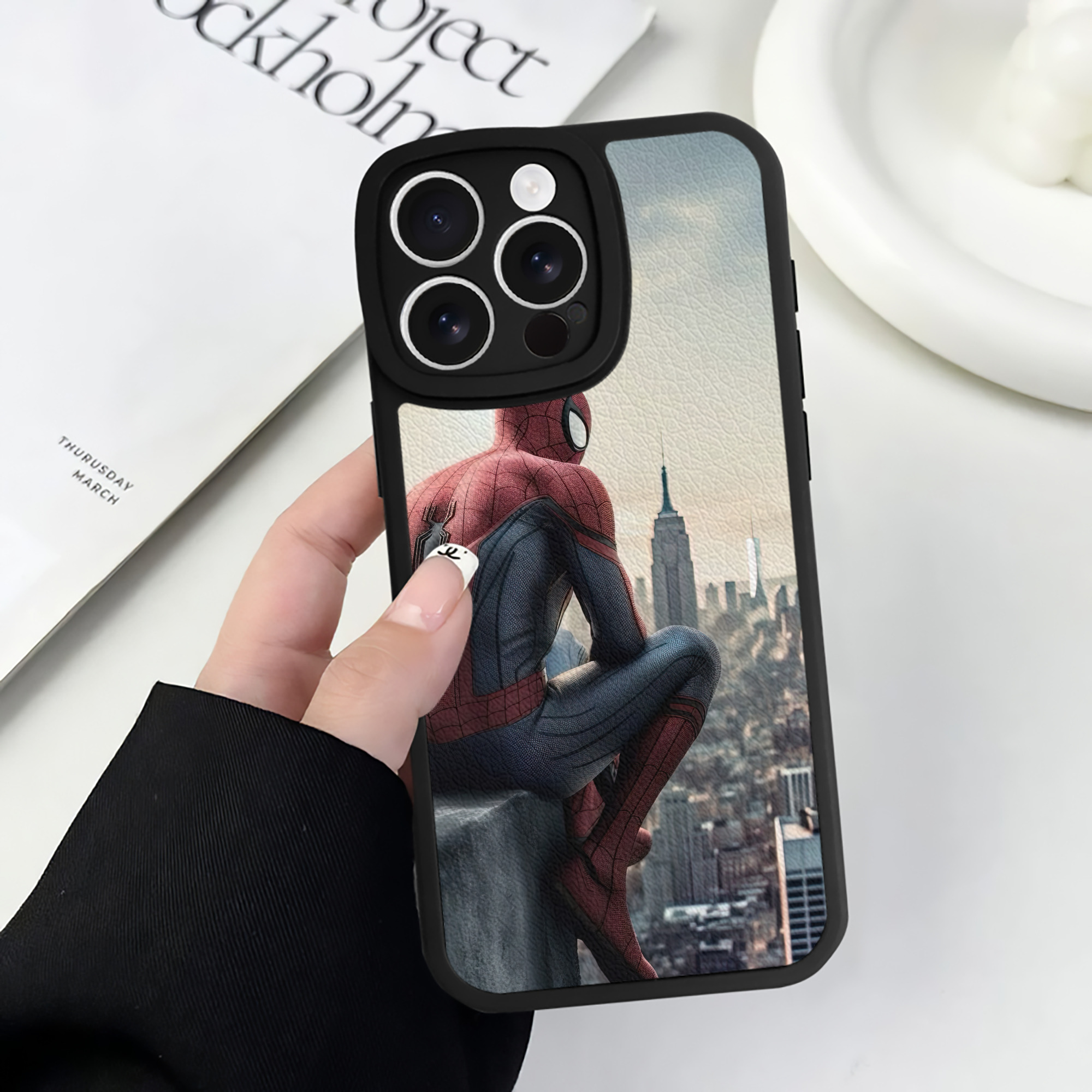 Spider Man スパイダーマン 【iPhone 16シリーズ対応】シリコンスマホケース（レザー調） 材質：シリコン